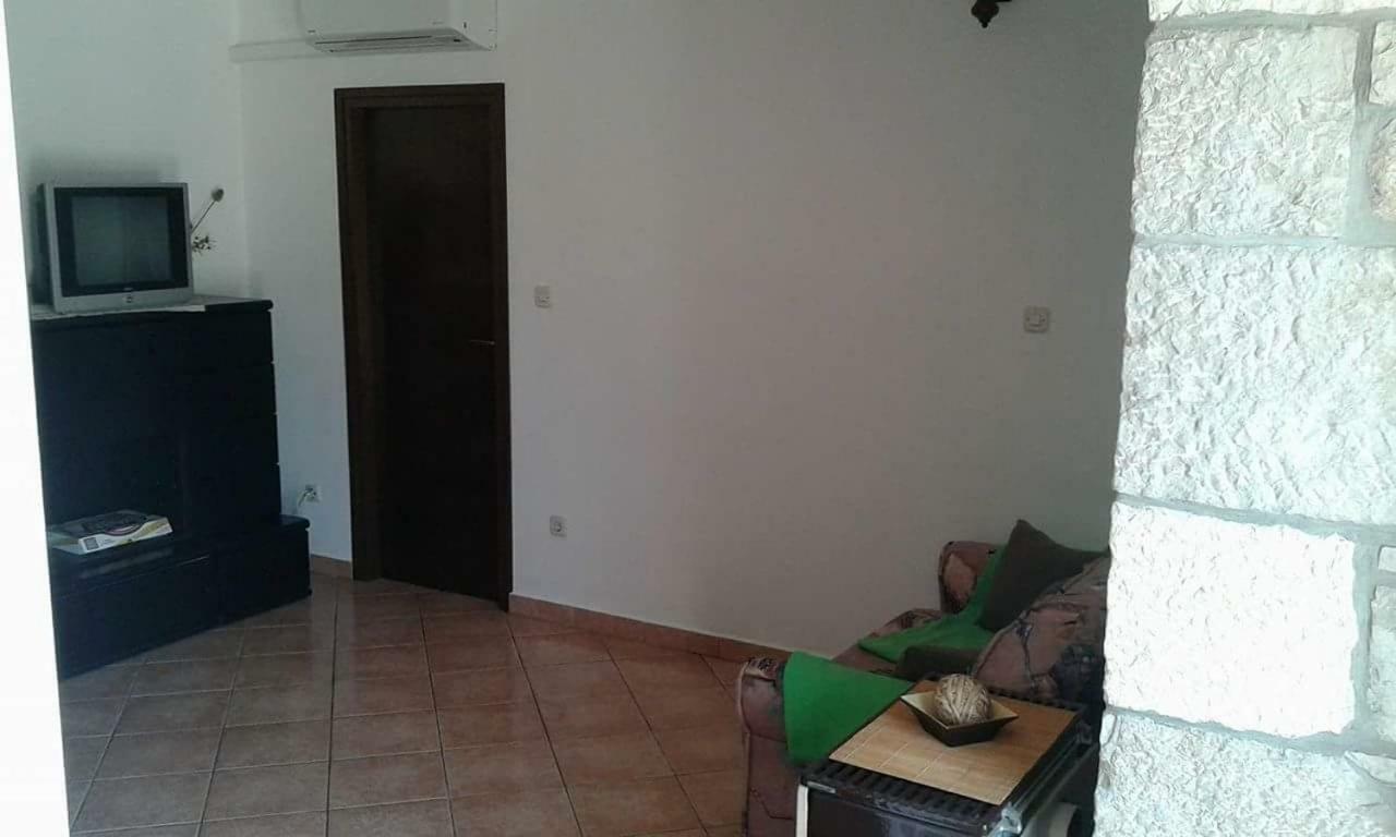 Apartment Tijano クルニカ エクステリア 写真